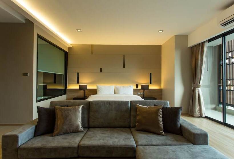 Полулюкс, Hyde Park Chiangmai