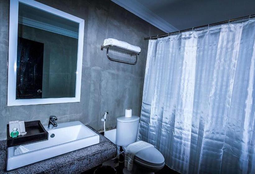 اتاق سه نفره دلوکس با چشم‌انداز استخر, Rithy Rine Angkor Residence