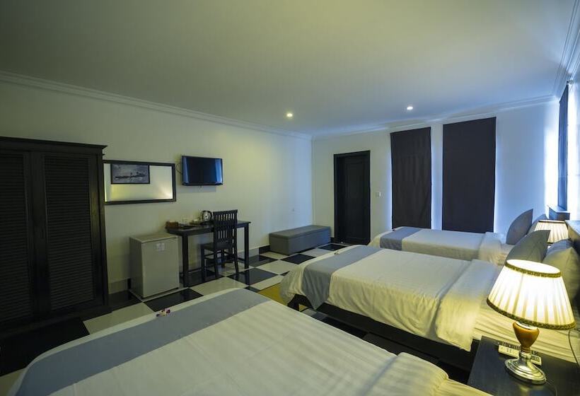اتاق سه نفره دلوکس با چشم‌انداز استخر, Rithy Rine Angkor Residence