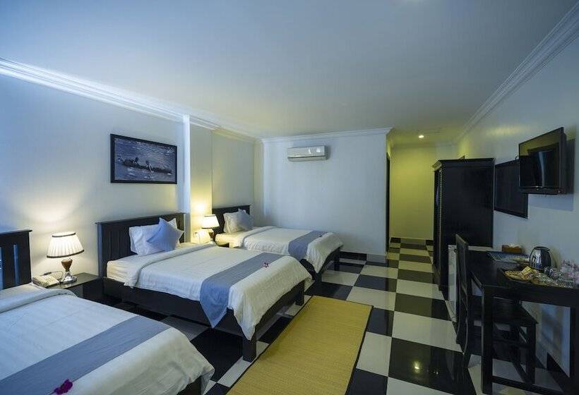 プールビューのデラックストリプルルーム, Rithy Rine Angkor Residence