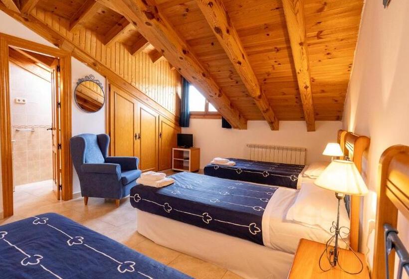 Номер Стандарт Трехместный, Altogredos Hotel Rural Y Apartamentos Turísticos