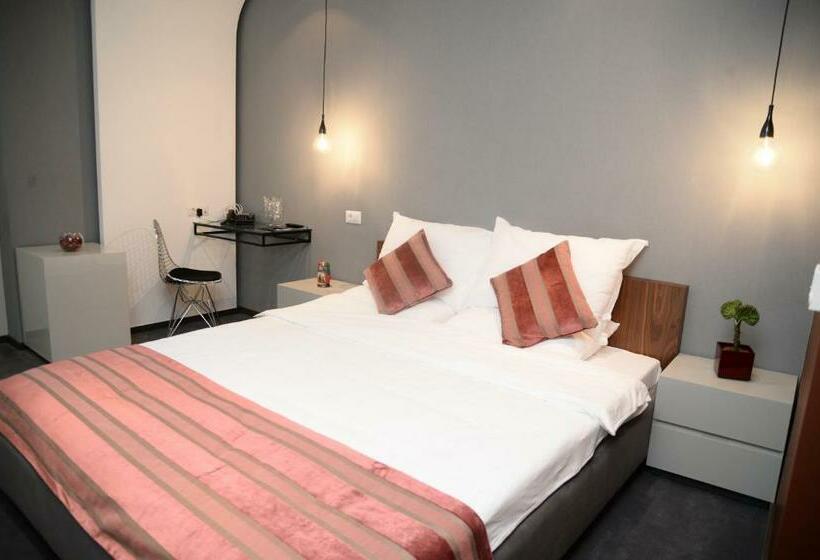 Standard Room, Russia
