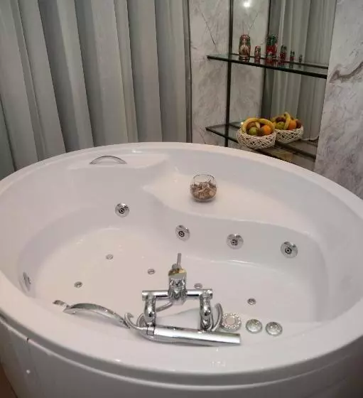 سوییت لوکس, Russia
