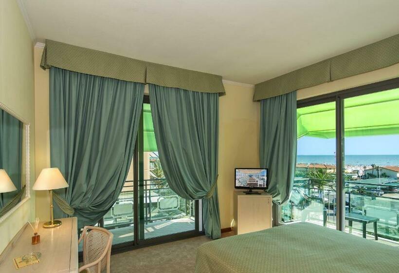 غرفة قياسية مطلّة علي البحر مزوَّدة بشُرفة, Siesta