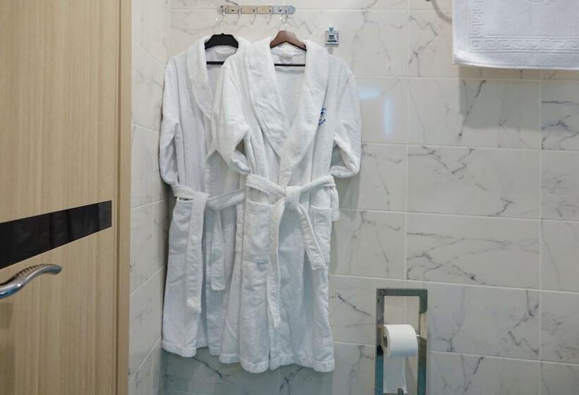 三人经典房间, Skyview City