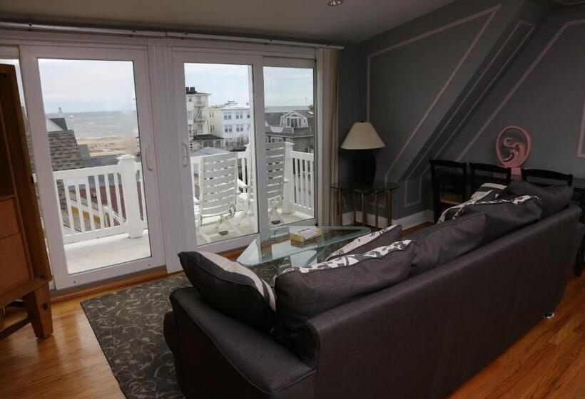 جناح, The Ocean Plaza