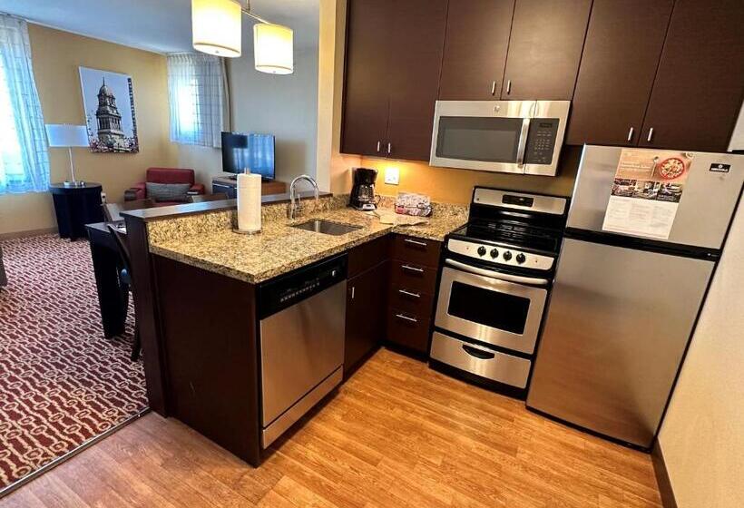 2 Bedroom Suite City View, Towneplace Suites By Marriott Detroit Troy