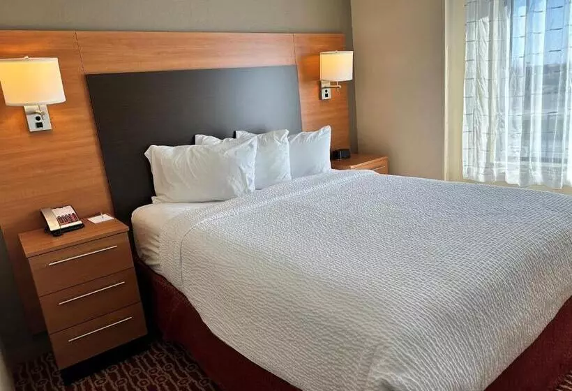 2 Bedroom Suite City View, Towneplace Suites By Marriott Detroit Troy