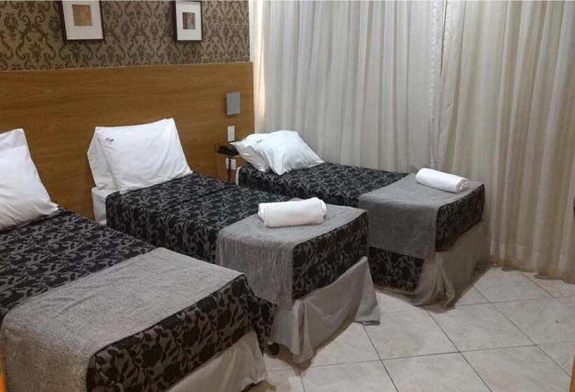 Quarto Triplo Estandar, Vox