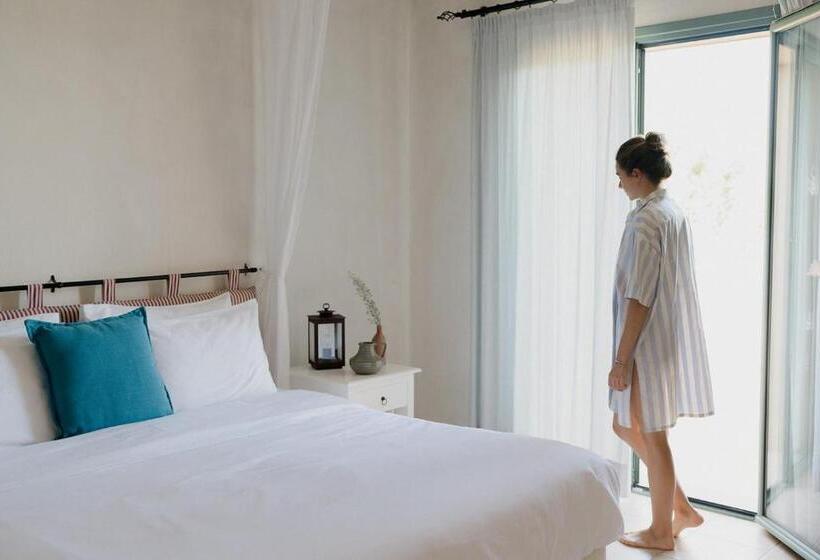 Вилла 3 Спальни с Бассейном, Village Heights Resort