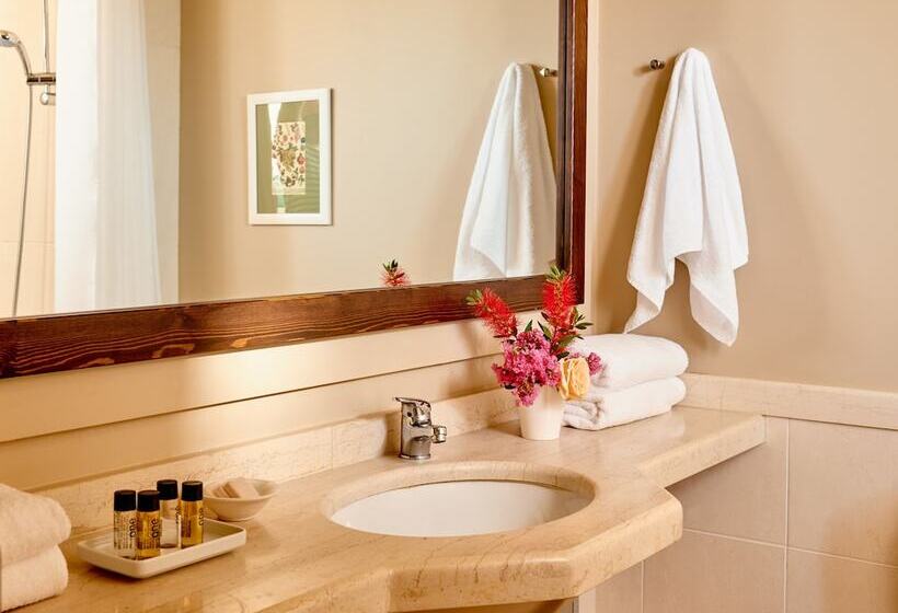 Люкс Семейный 2 Спальни, Village Heights Resort