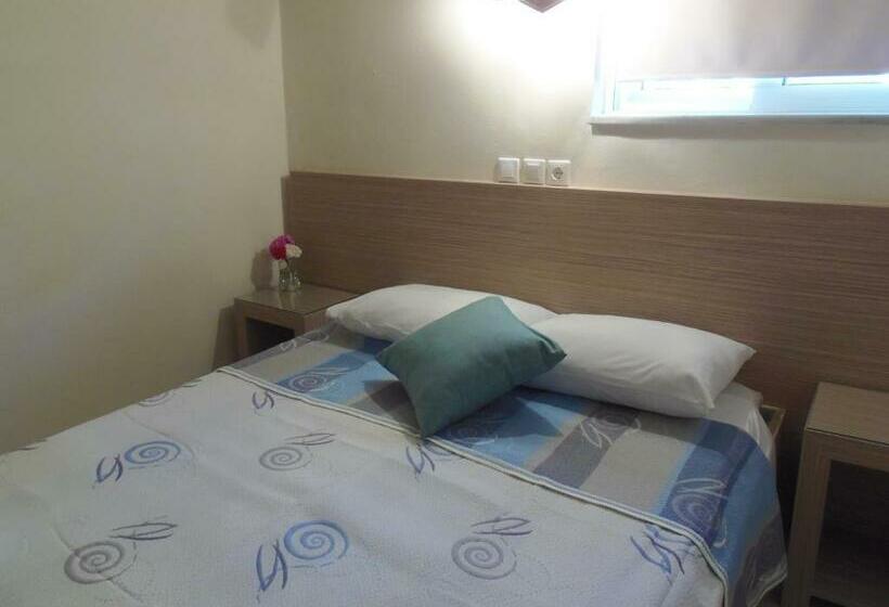 דירת חדר, Angelica Studios And Apartments