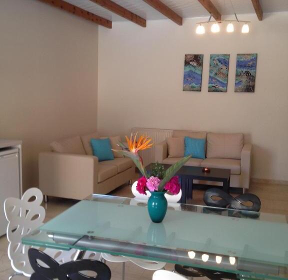 דירת שני חדרים, Angelica Studios And Apartments