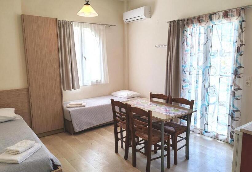 דירת משפחה, Angelica Studios And Apartments