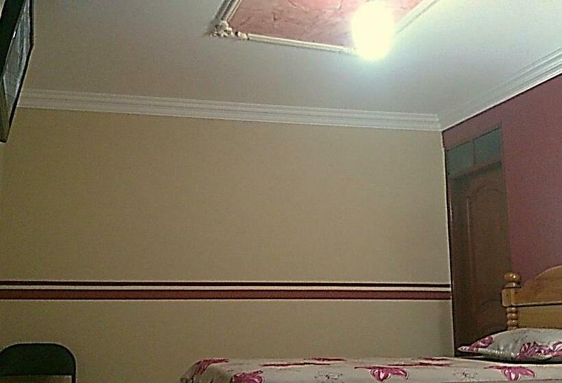 اتاق استاندارد یک نفره, Hostal Corona Blanca