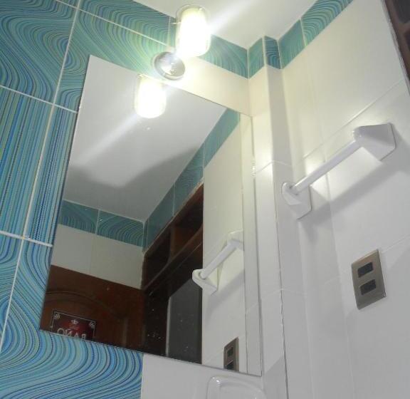 اتاق استاندارد با سرویس بهداشتی مشترک, Hostal Corona Blanca