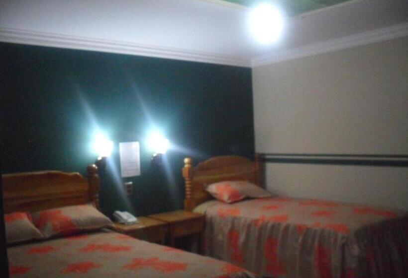 اتاق خانوادگی, Hostal Corona Blanca