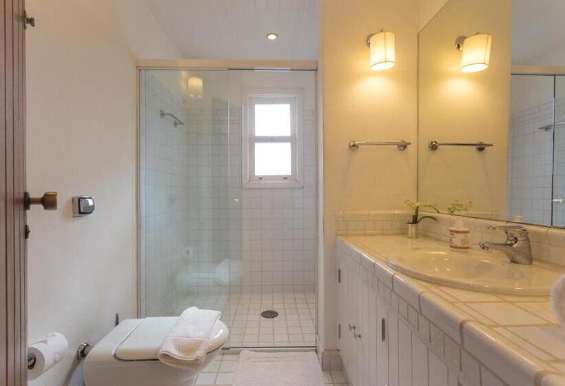 חדר דחוקס עם מיטת קינג, Aberdeen Premium Stay