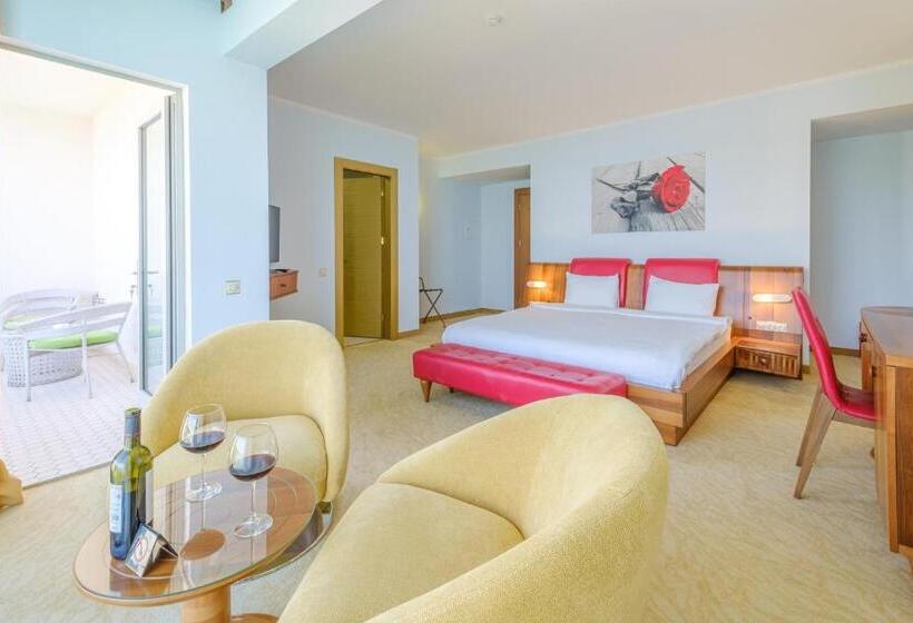 اتاق لوکس با بالکن و چشم‌انداز دریا, Castello Mare