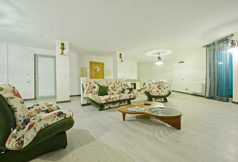 ویلای 1 خوابه, Castello Mare