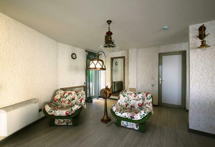 ویلای 1 خوابه, Castello Mare