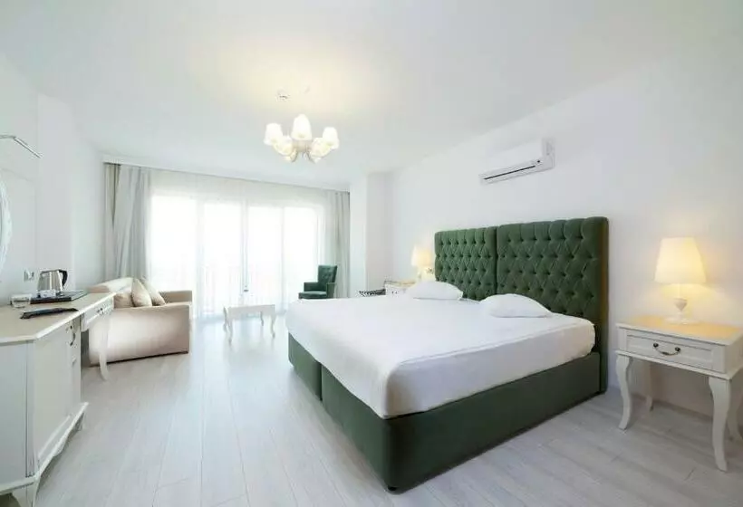 اتاق لوکس با چشم‌انداز دریاچه, Motali Life