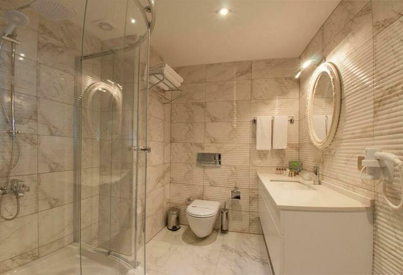 اتاق لوکس با چشمانداز دریاچه, Motali Life