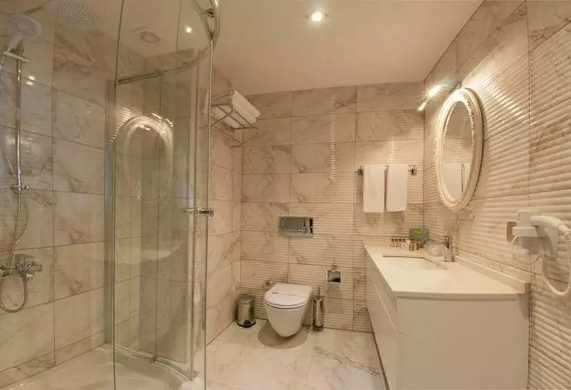 اتاق لوکس با چشم‌انداز دریاچه, Motali Life