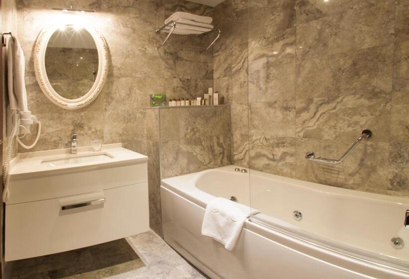 جناح جونيور, Motali Life