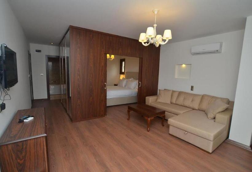 سوییت جونیور, Motali Life