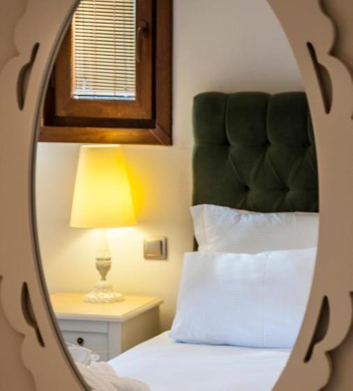 جناح جونيور, Motali Life