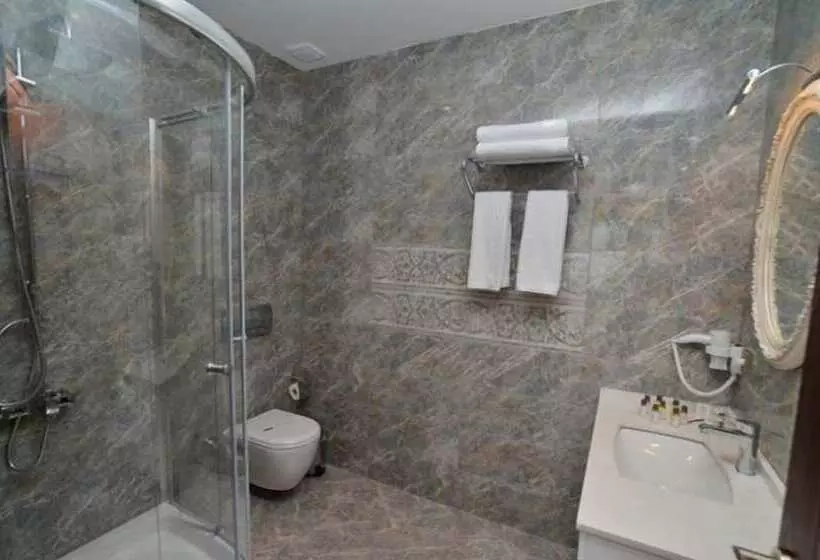 اتاق لوکس با چشم‌انداز دریاچه, Motali Life