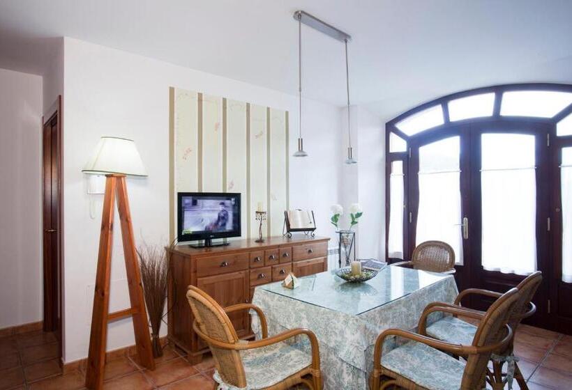 شقة غرفتين, La Fonda De Bustio