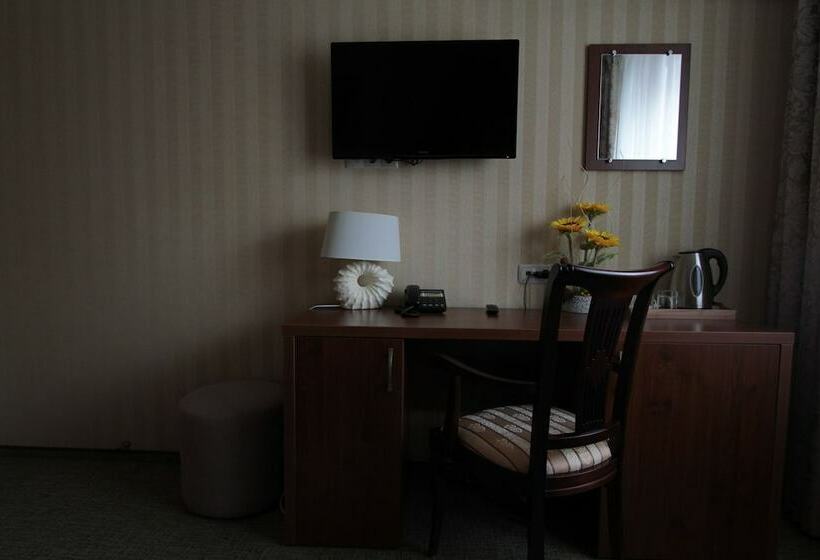 חדר סופריור יחיד, 40 Let Pobedy