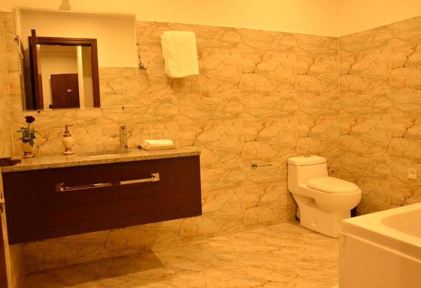 سوئیت جونیور با چشم‌انداز باغ, Boutique Hotel Argo