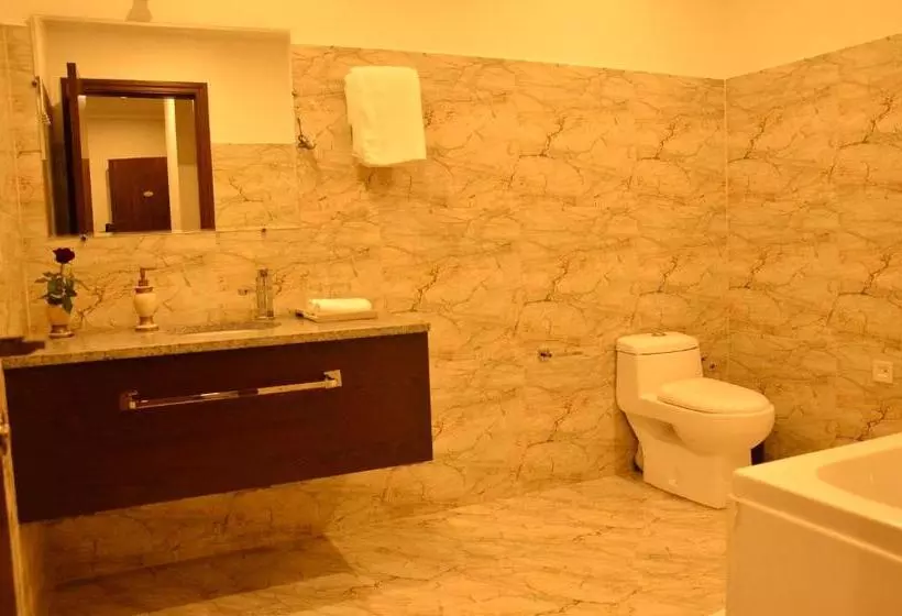 سوئیت جونیور با چشم‌انداز باغ, Boutique Hotel Argo