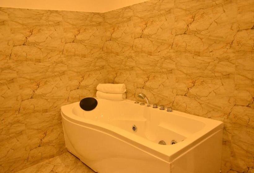 سوئیت جونیور با چشم‌انداز باغ, Boutique Hotel Argo