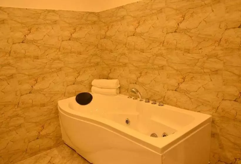 سوئیت جونیور با چشم‌انداز باغ, Boutique Hotel Argo