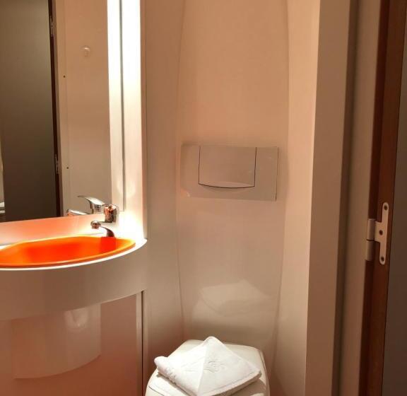 Номер Стандарт Трехместный, Easyhotel Victoria