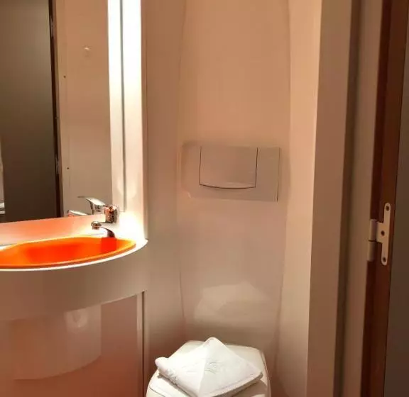 スタンダードトリプルルーム, Easyhotel Victoria