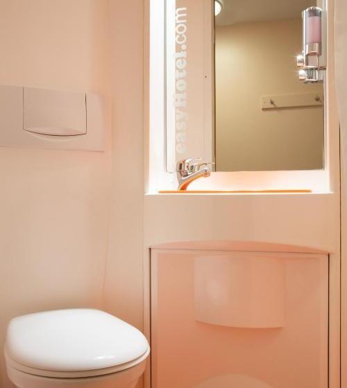 Номер Стандарт Трехместный, Easyhotel Victoria