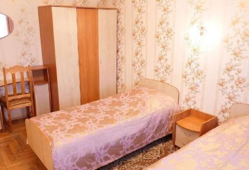 חדר משפחתי, 40 Let Pobedy