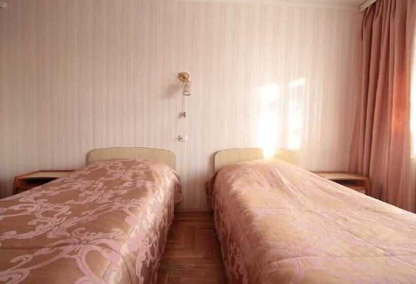 חדר משפחתי, 40 Let Pobedy