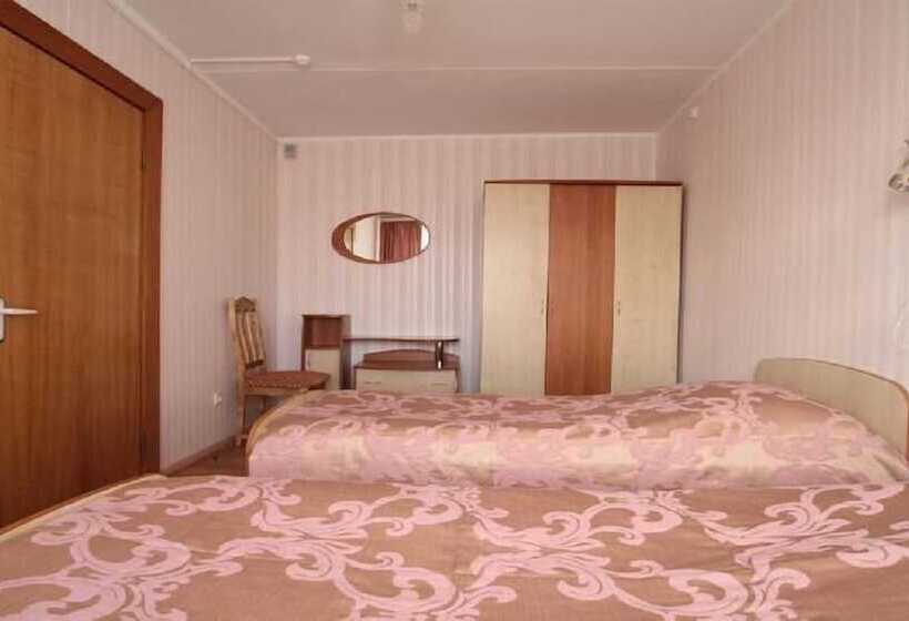 חדר משפחתי, 40 Let Pobedy