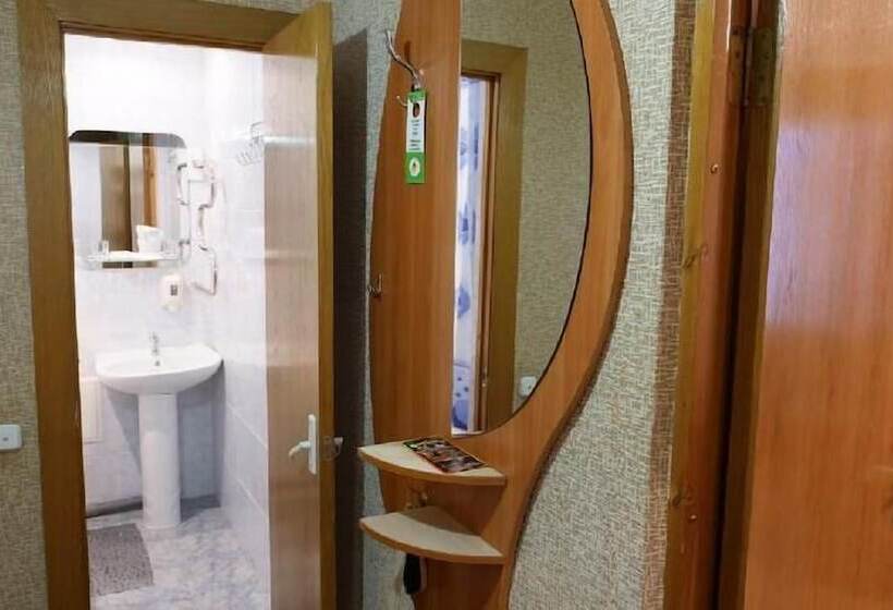 חדר משפחתי, 40 Let Pobedy