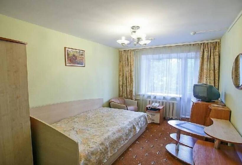 标准单人间, 40 Let Pobedy