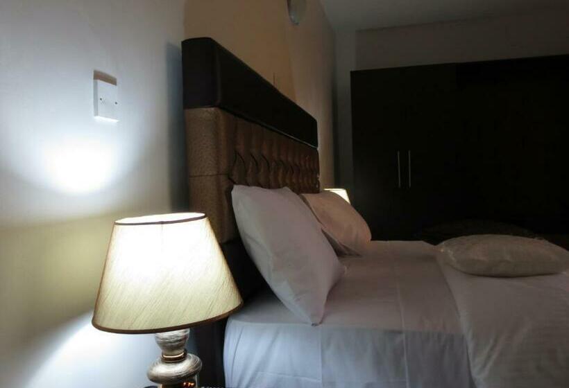 小型套房, Airport Plaza