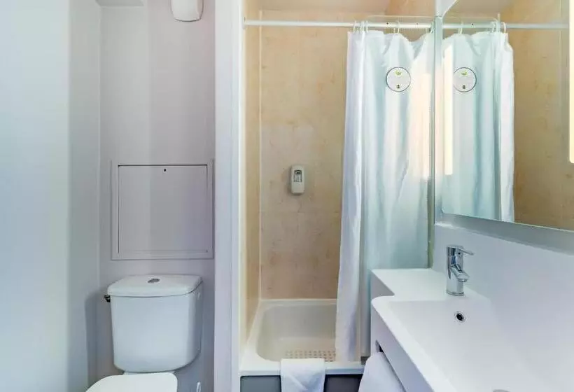 Standard Neljän Hengen Huone, B&b Hotel Marseille La Valentine