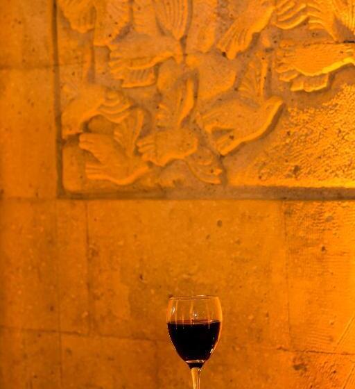 ジュニアスイート, Caldera Cave Hotel & Restaurant