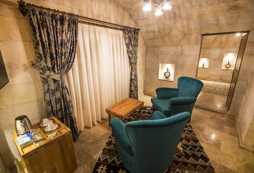 キングサイズベッドのスイートルーム, Caldera Cave Hotel & Restaurant